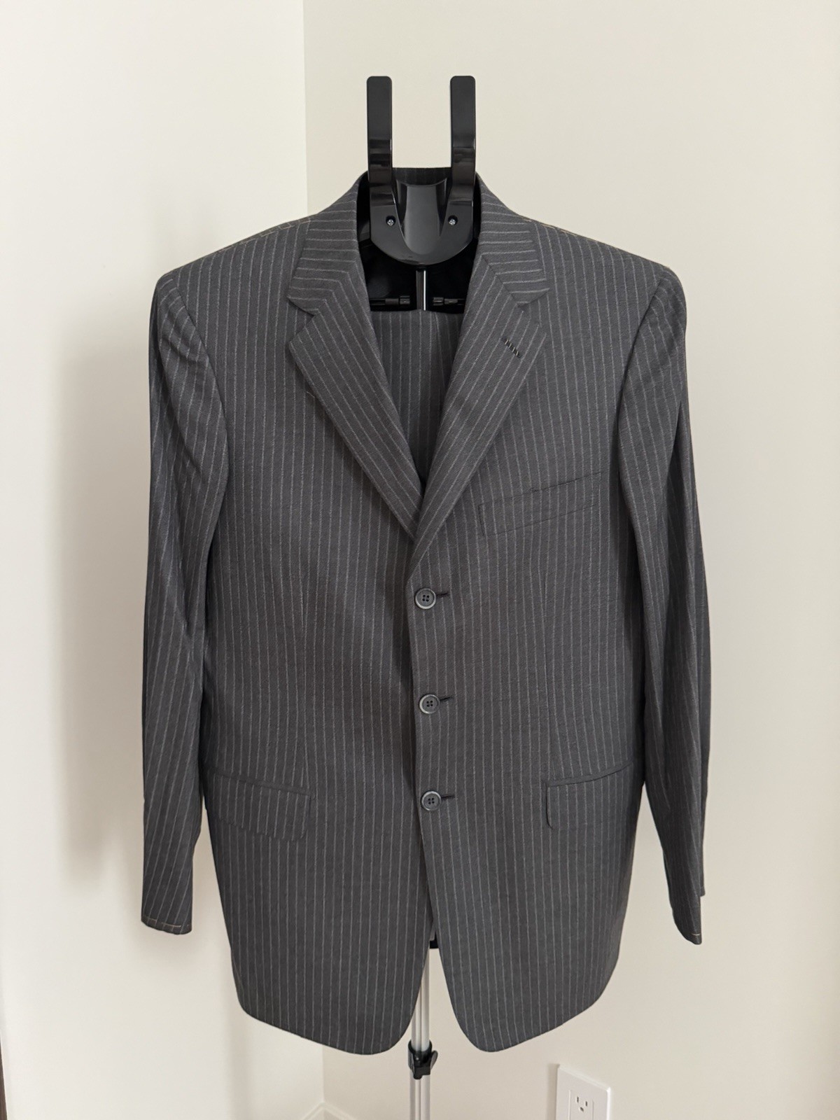 Brioni Gray 38 Short US / 48S Euro Super 160’s Wool Pinstripe Suit & Pants Italy