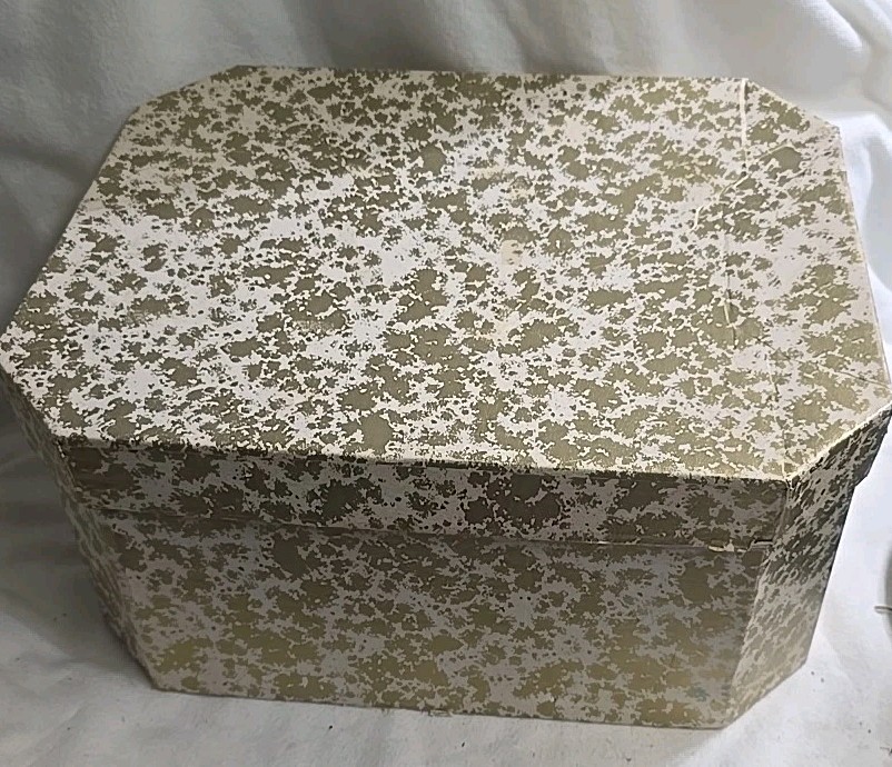 Vintage Large Beaver Hat Box APPROX 17″×13″×8” Cowboy Style Gold White 2025