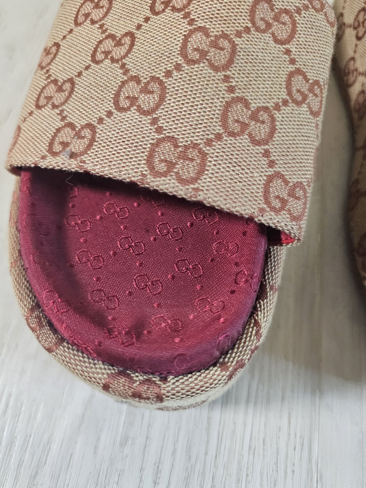 Gucci Angelina Burgundy GG Monogram Logo Platform Slide Sandal EU 37 US 7
