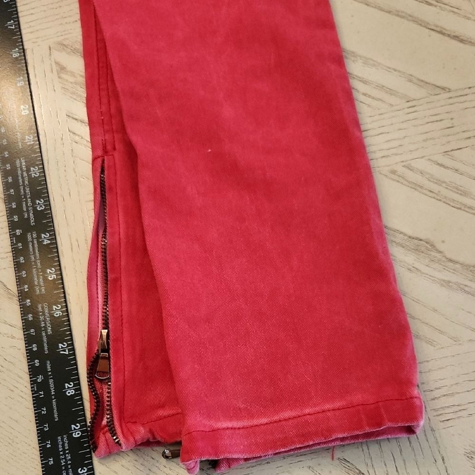 KDNK Comfort Stretch Distressed Skinny Jeans w/ Zippered Ankles Red Size 32