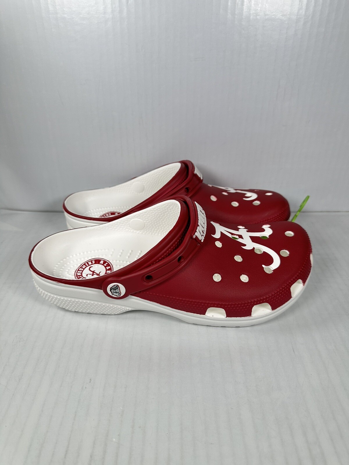 Size 9M/11W Crocs University of Alabama Crimson Tide Classic Clogs 209582-100