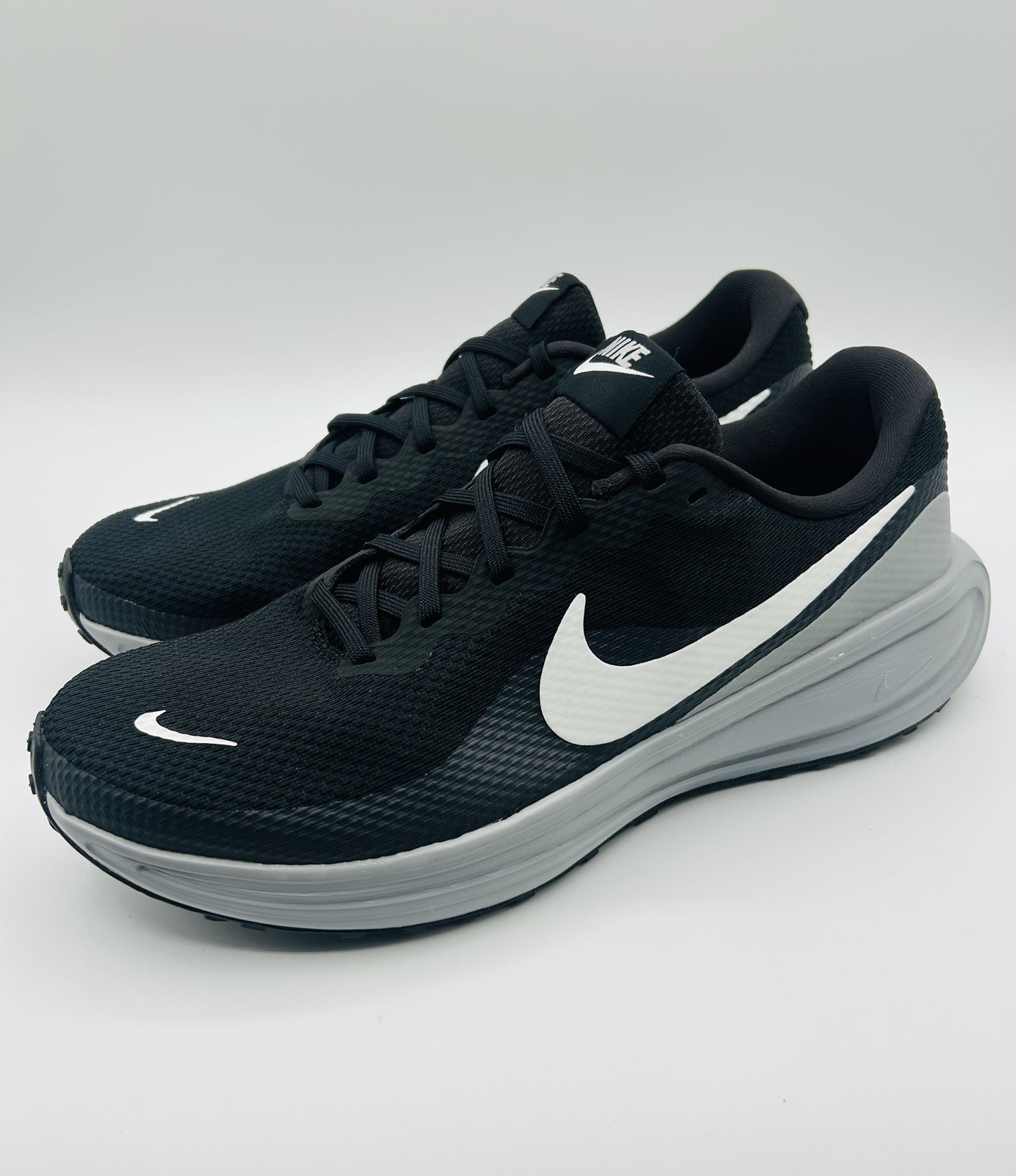 Nike Revolution 8 Sneakers Men’s 12 Black Summet White Anthracite NEW With BOX