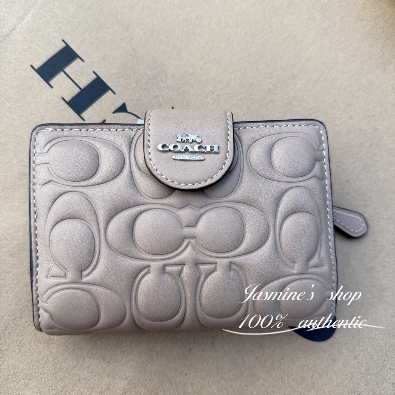 NWT Coach Medium Corner Zip Wallet With Signature Leather CM241