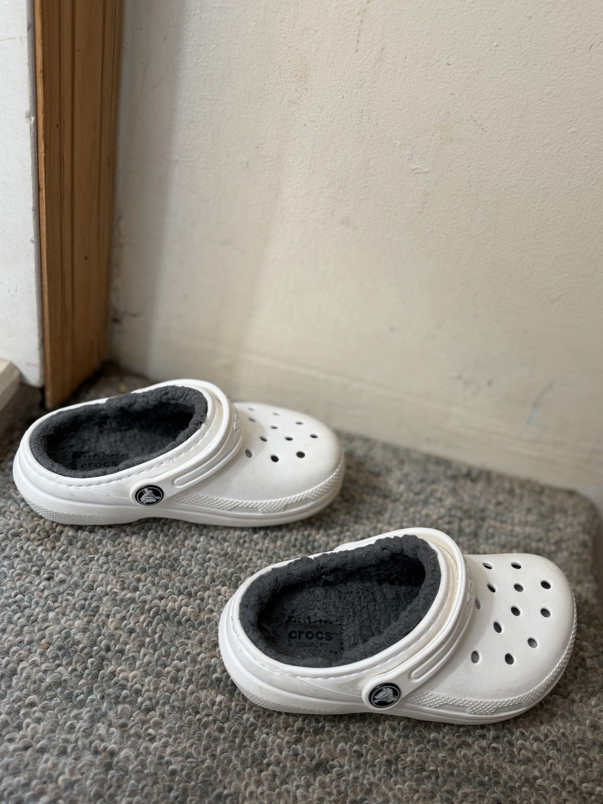 Crocs Classic Lined Clog Kids Size C11 White Fuzzy Fleece Lined Slip-On Shoes