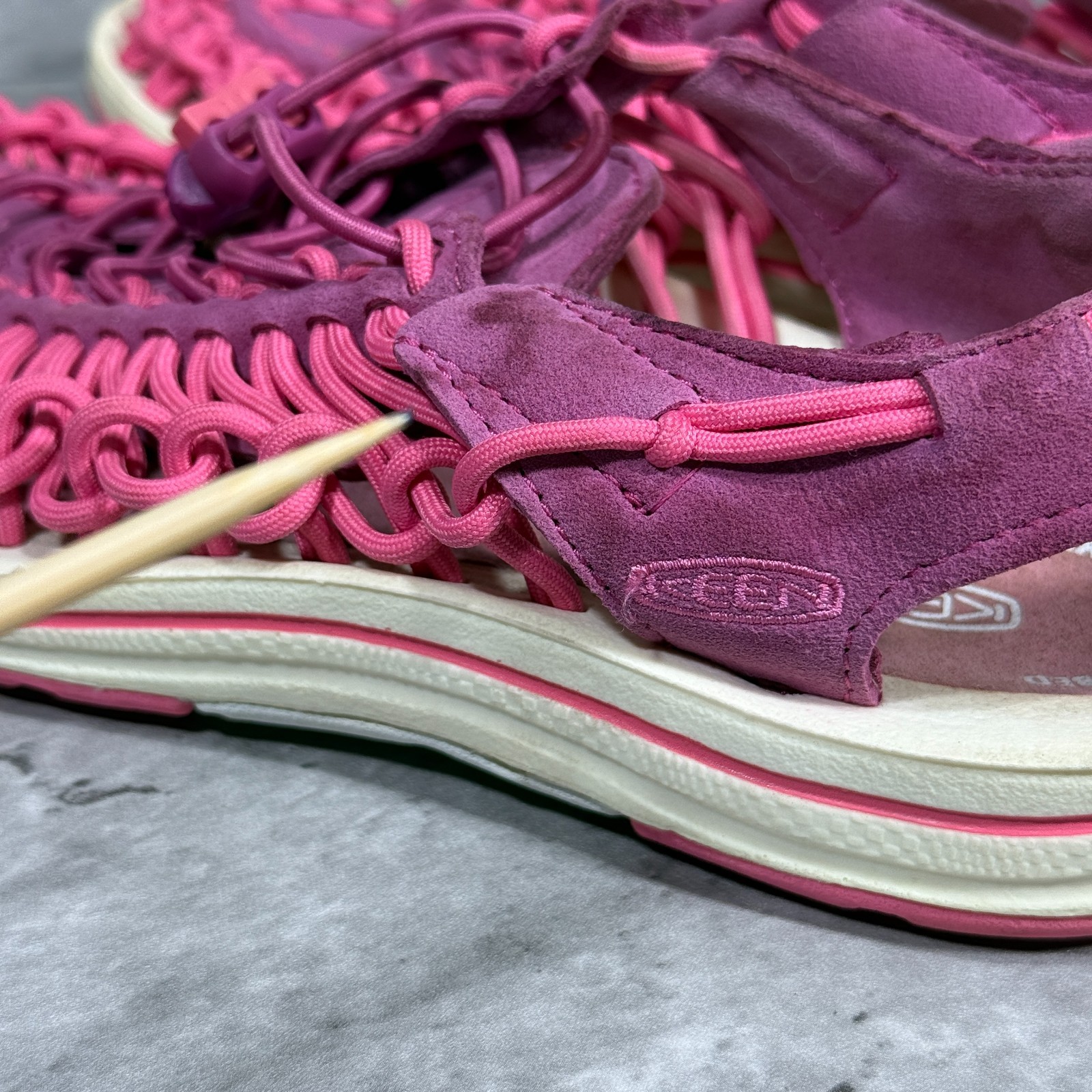 KEEN Uneek Pink Sandals Drawstring Closure Women’s Size 7