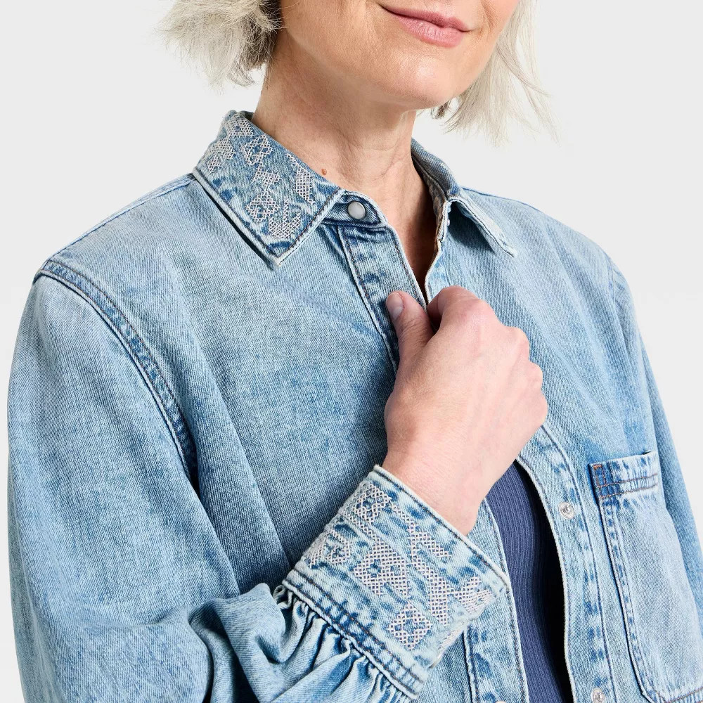 Women Embroidered Denim Shirt – Universal Thread Medium Wash L