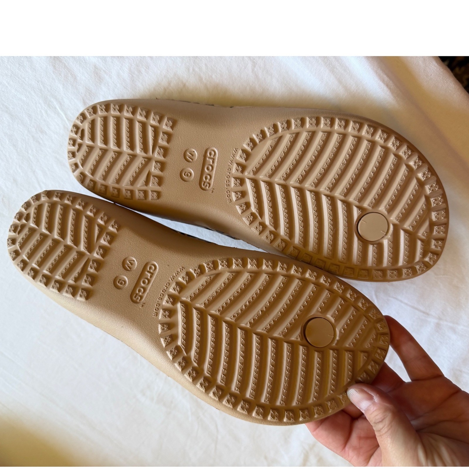 Crocs Kadee II Leopard Print Flip Flops Tan Womens Size 9 Sandals Summer