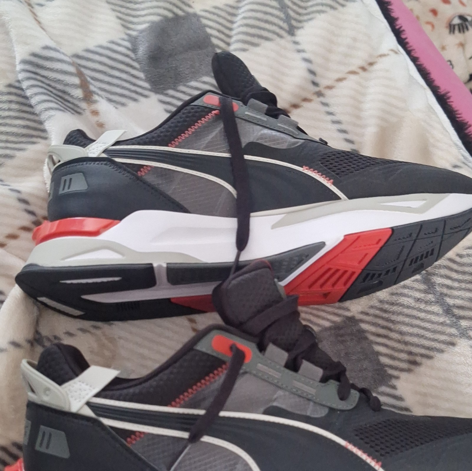 PUMA Men’s Lace-Up Low Top Athletic Sneaker Black/Gray/Red/White 383107-09