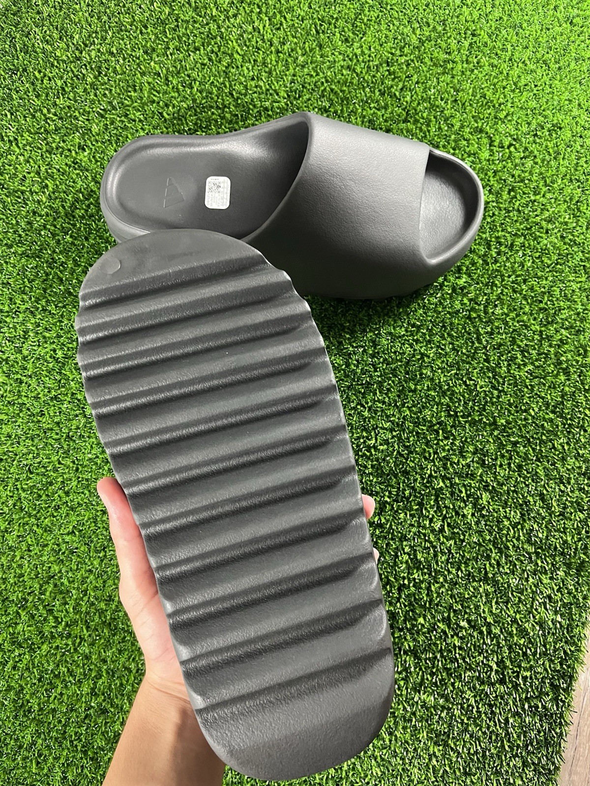adidas Yeezy Slide Black Slip-On Sandals Men’s US 10 HQ6448 100% AUTHENTIC