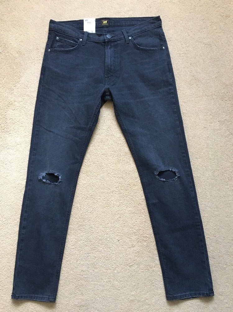 Lee Men’s Luke Slim Tapered Stretch Rip Knee Black Jeans, Size W34″, L32″, £100