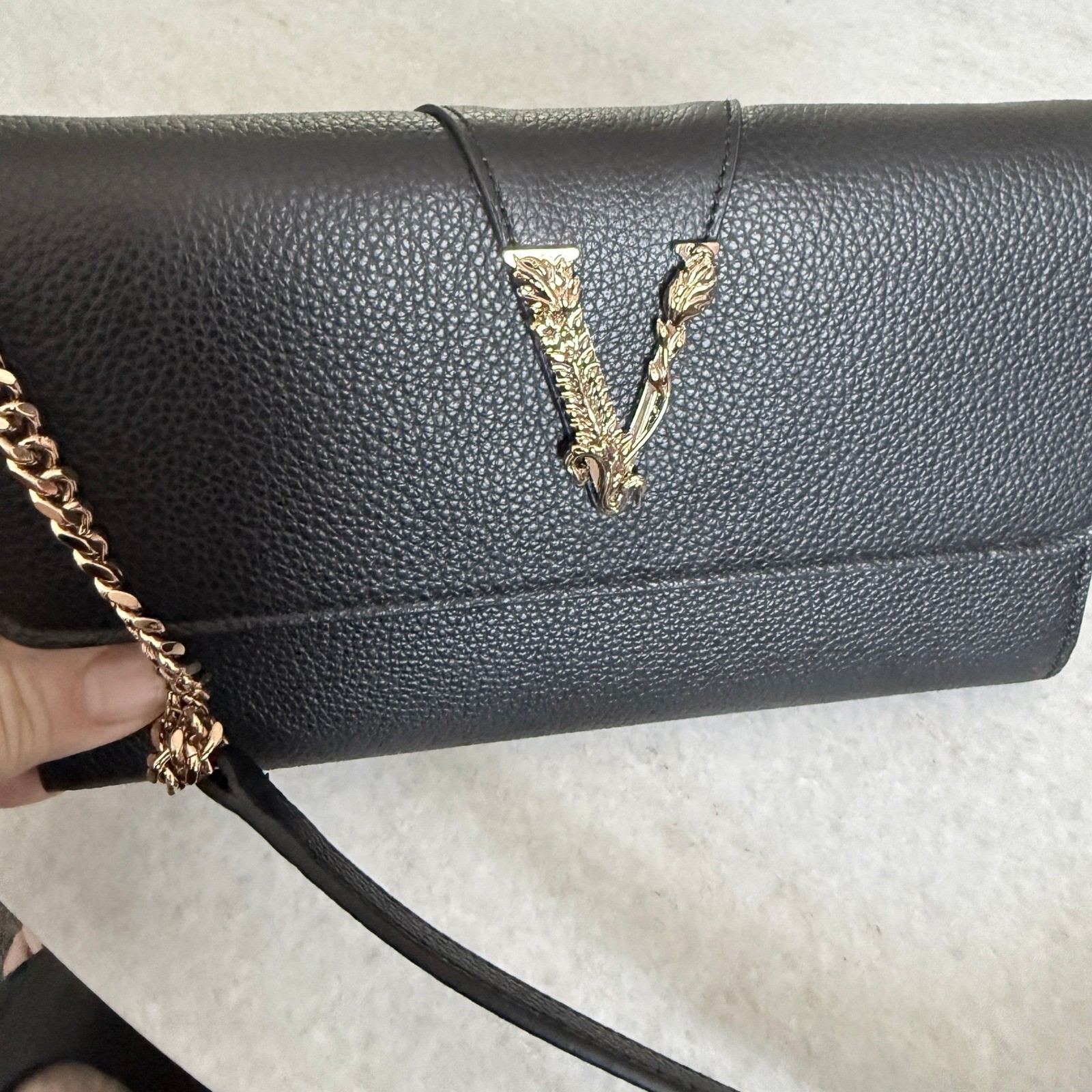 Versace Virtus Wallet on Chain Black Vitello Leather Bag 1006264 Nero-Oro