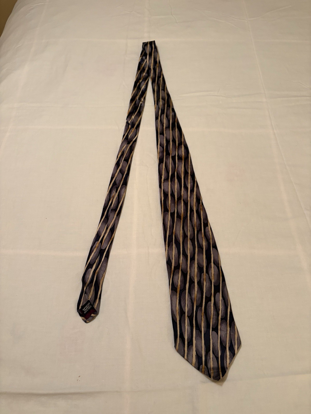 Surrey Men’s Woven 100% Silk Tie Navy Gold Gray Geometric Pointed Classic