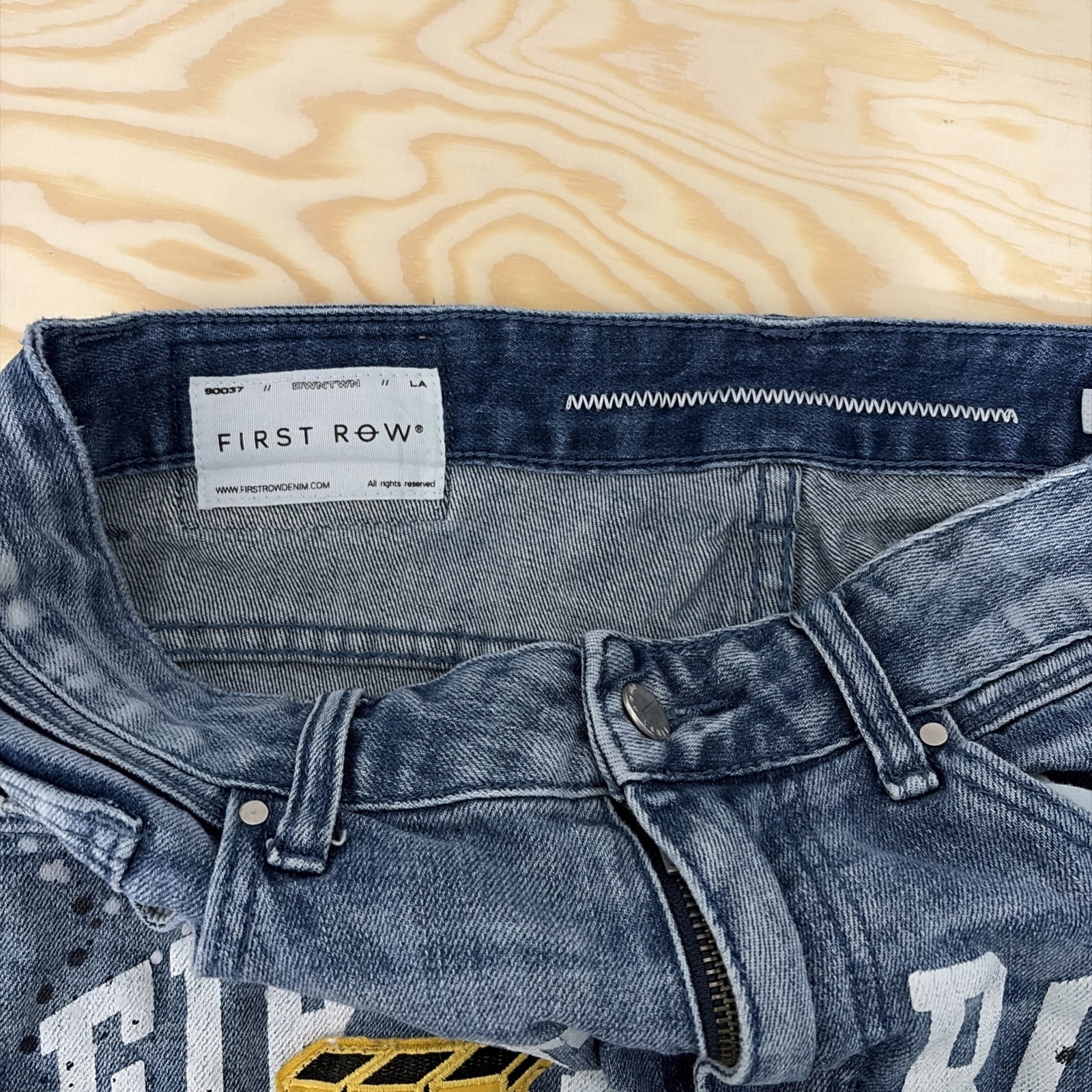 First Row Varsity Patched Jeans Men’s Size 32×32 EUC Distressed Slim Denim