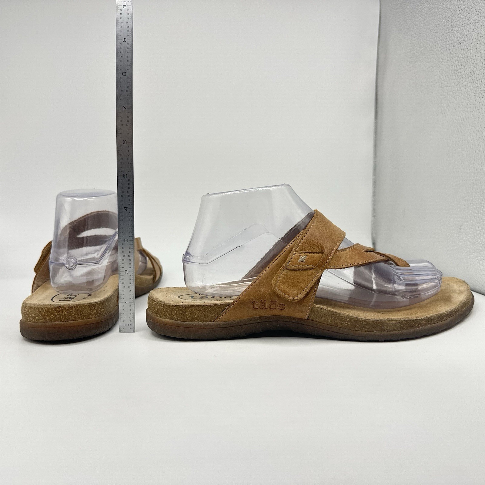 Taos Perfect Women 10 Tan Leather Strappy Toe Loop Adjustable Sandal