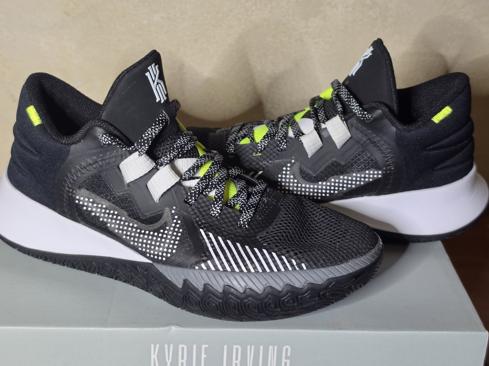 Nike Kyrie Flytrap V Men’s Basketball Sneakers US 8 Black/White CZ4100-002