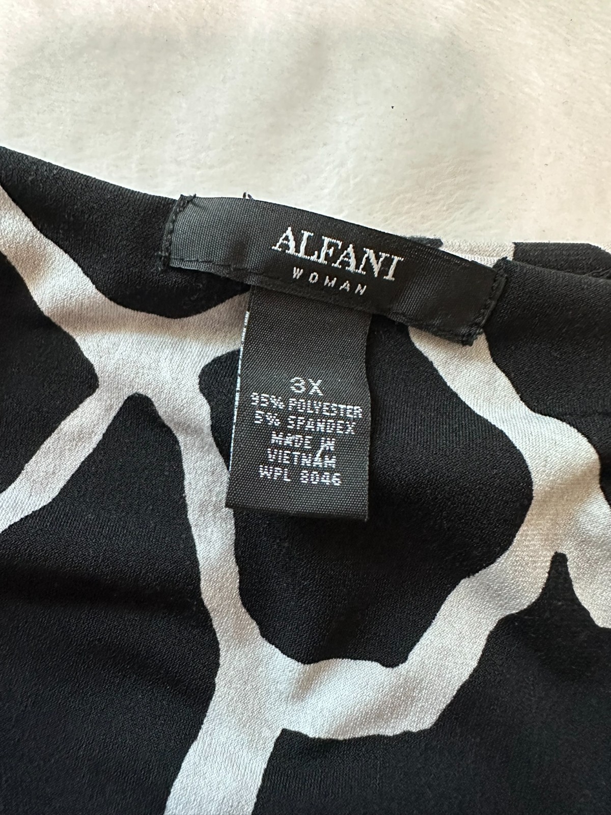 Alfani Women’s Plus Size Black/White Giraffe Print Half Zip 3/4 Sleeve Blouse 3X