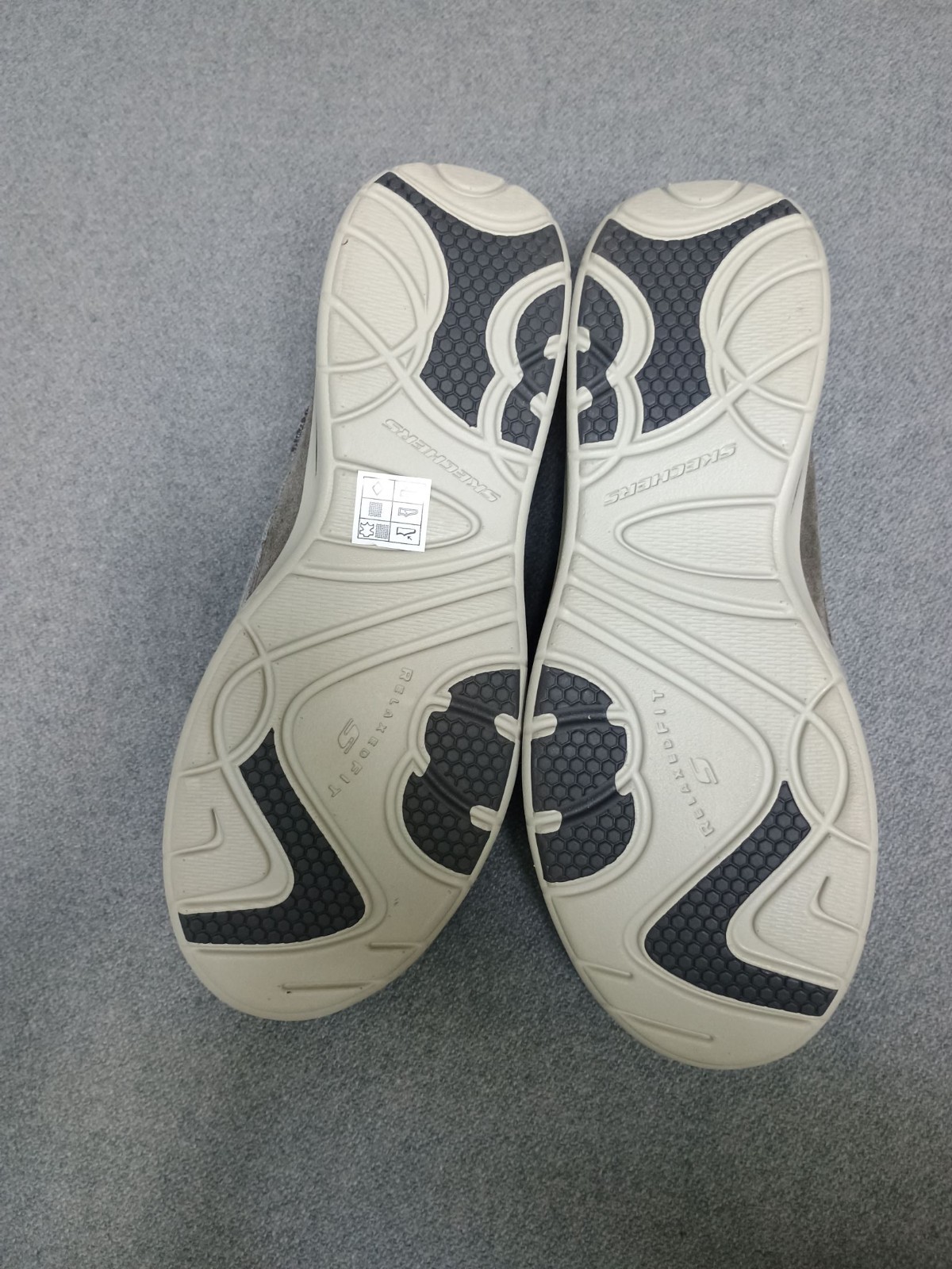 NEW Sketchers men’s slip Ins, hands-free size 11. Memory Foam, Air Cool Sneakers