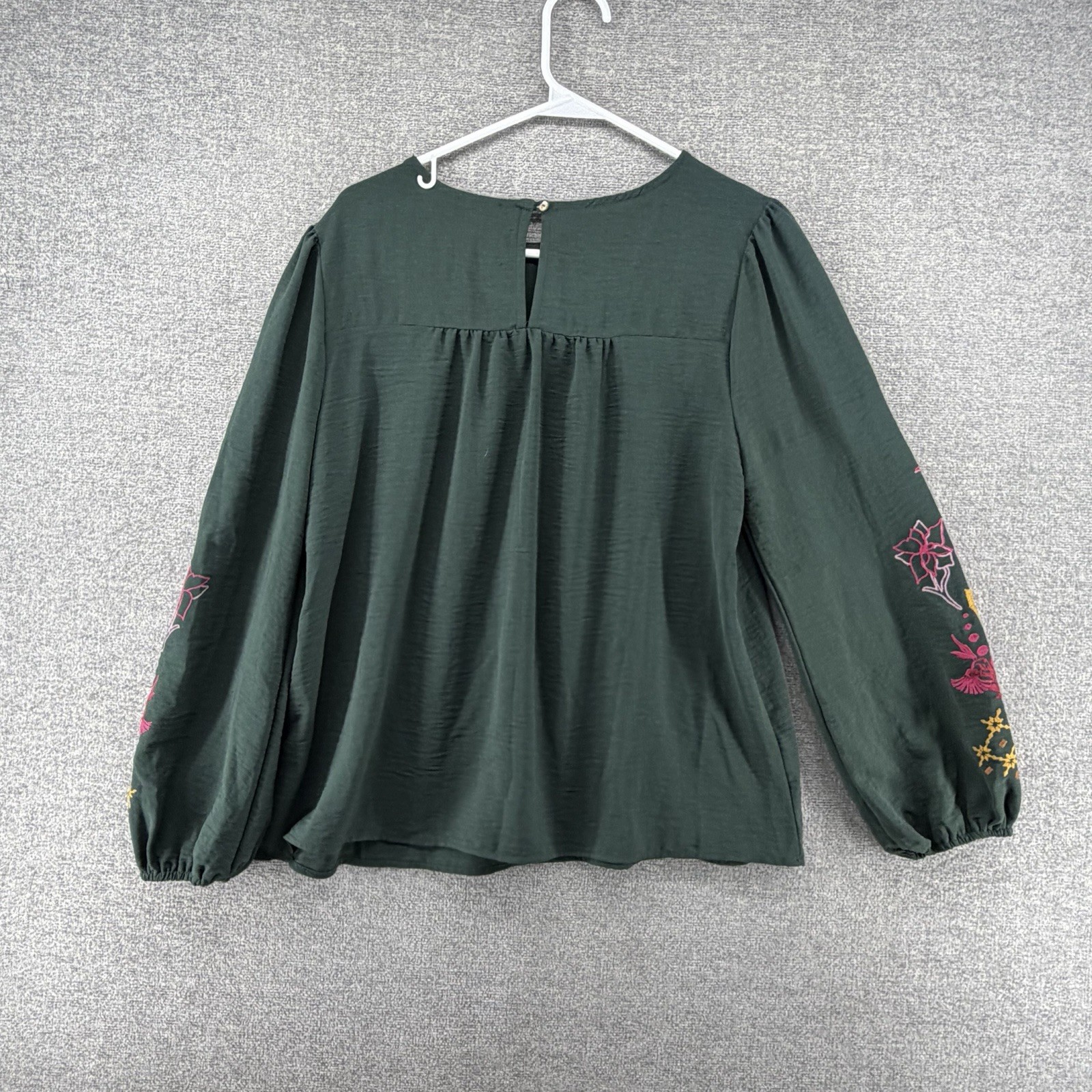 Fig and Flower Blouse Top Women Size Small Green Embroidered Floral