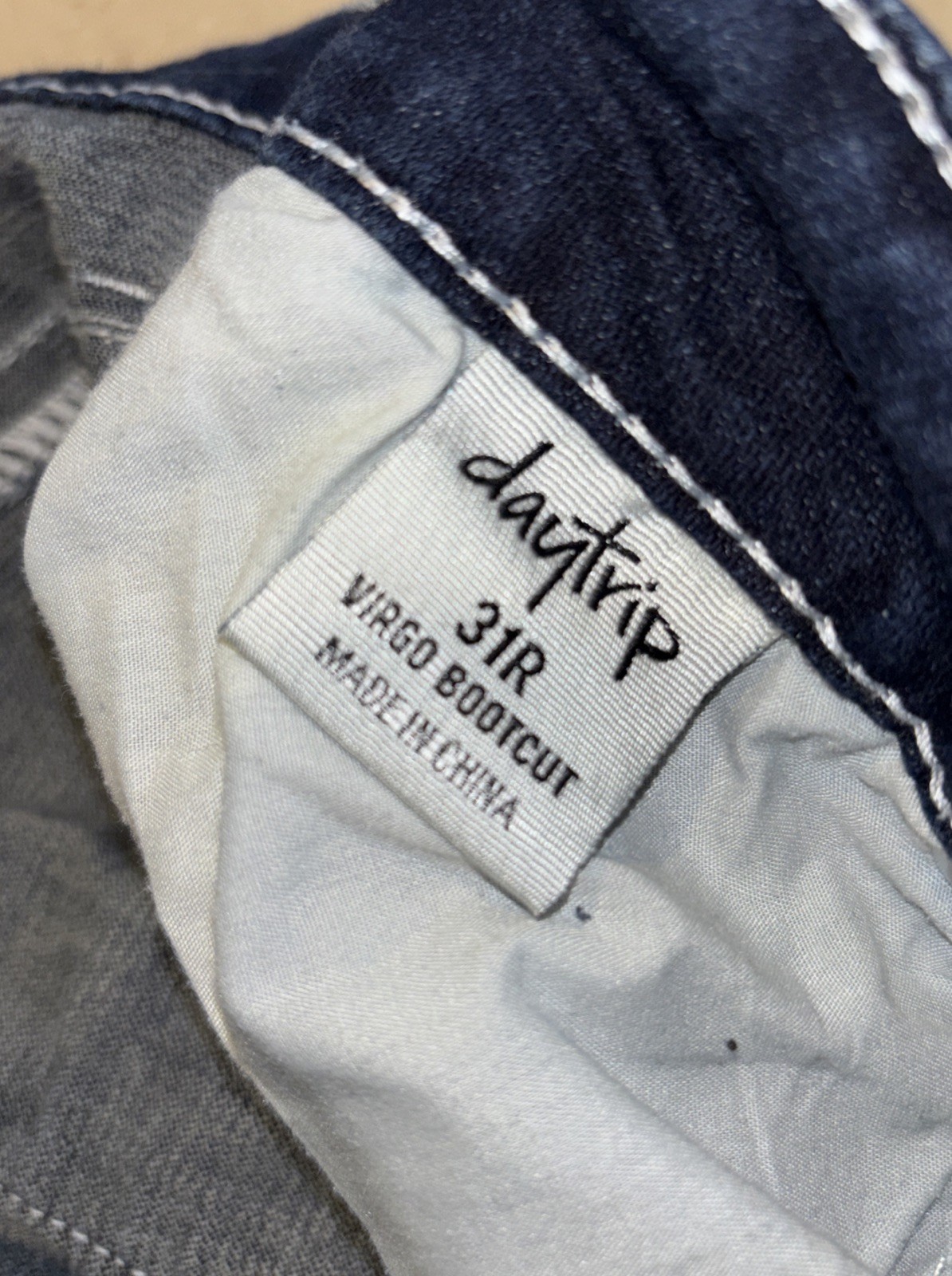 BUCKLE DAYTRIP VIRGO BOOTCUT Womens Size 31R Midrise Stretch Jeans 34×30.5 EUC