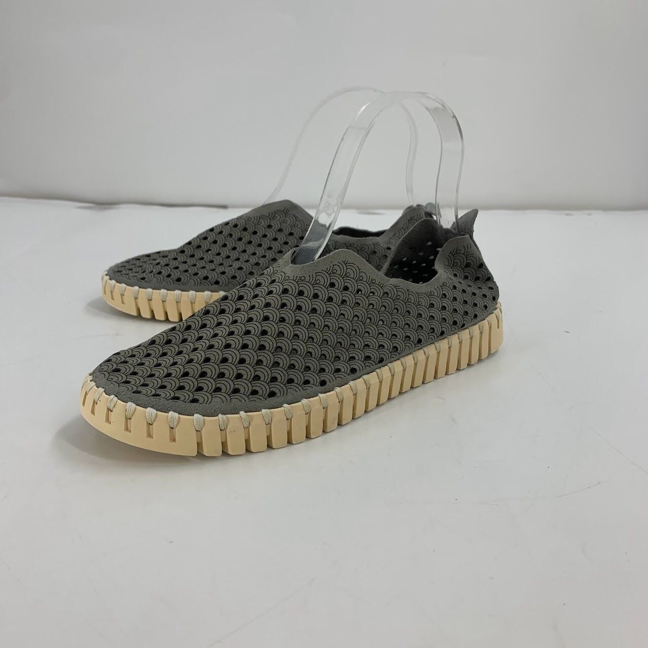 Ilse Jacobsen Women’s Tulip 139 Perforated Laser Cut Slip-On Sneakers Size 7.5