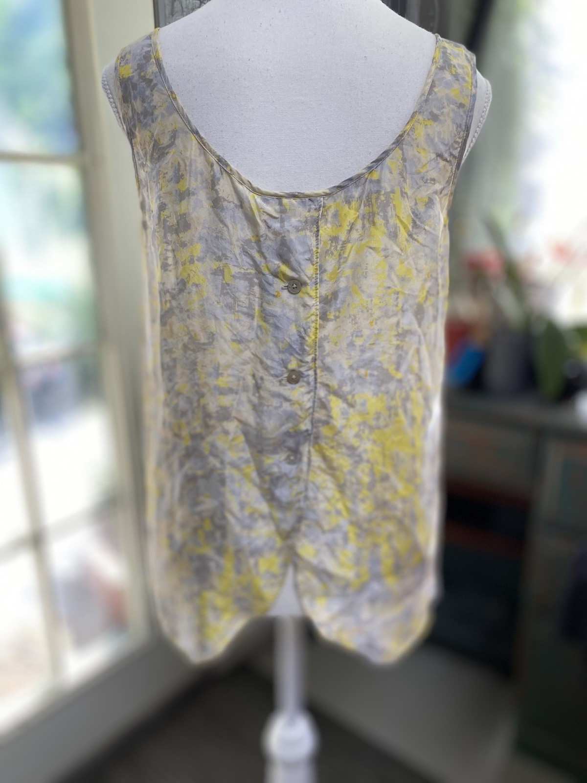 Cabi Silk Button Down Back Tank Top Yellow Beige Women’s Size Small (w)