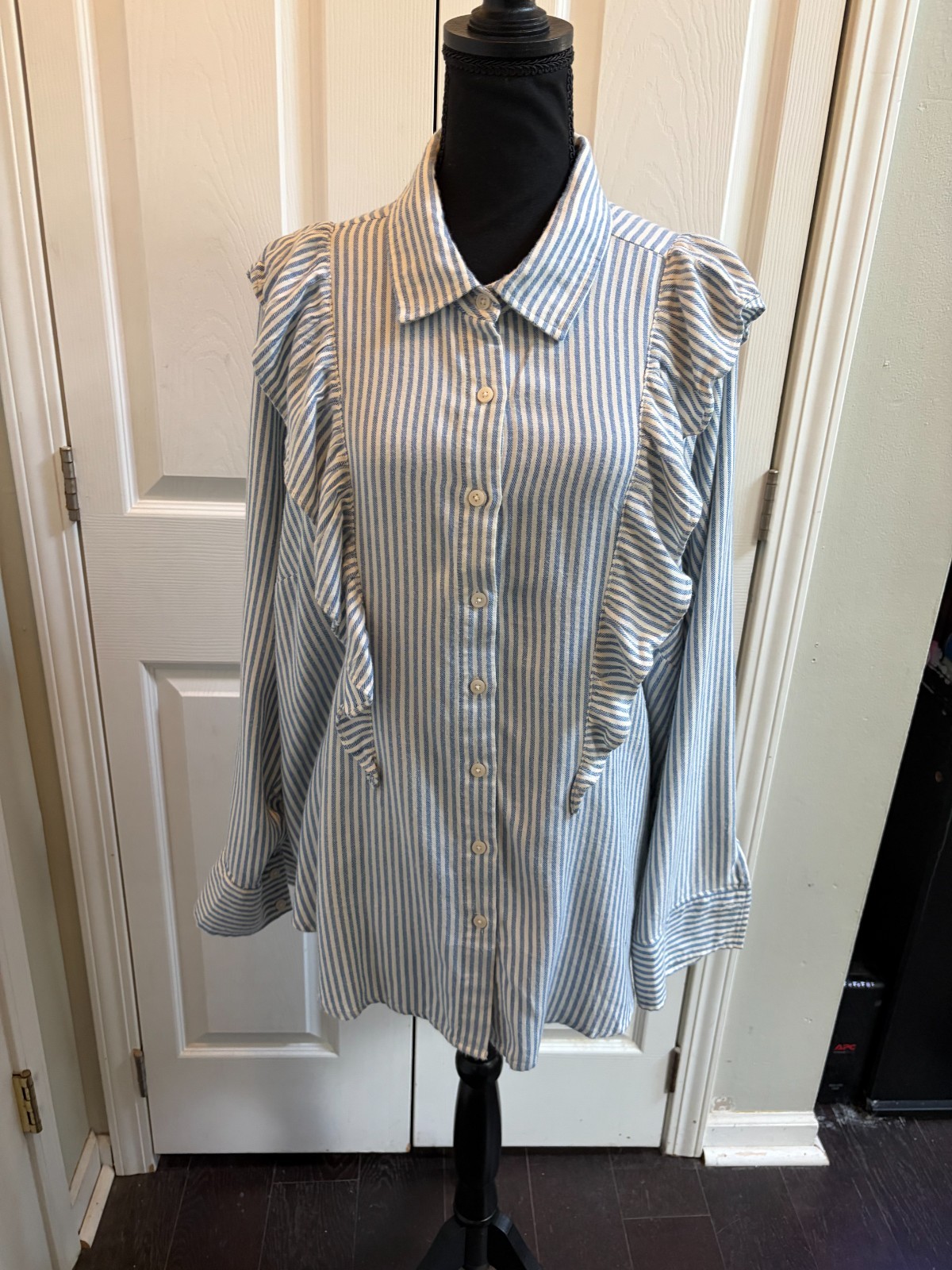 Torrid Super Soft Ruffled Front Striped Button Up Blouse 2x Blue White Striped