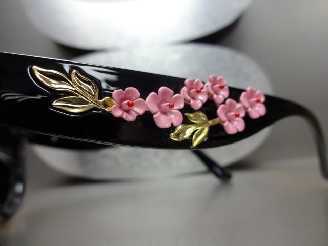 VINTAGE RETRO CAT EYE Style SUN GLASSES Black Frame Unique Floral Flower Design