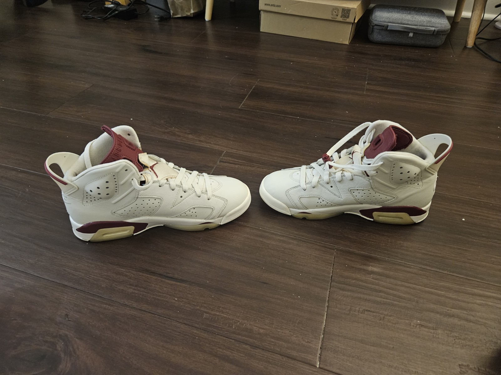 Jordan Air Jordan 6 Retro Men’s Mid Top Lace-Up Sneakers White/Red w/ Box