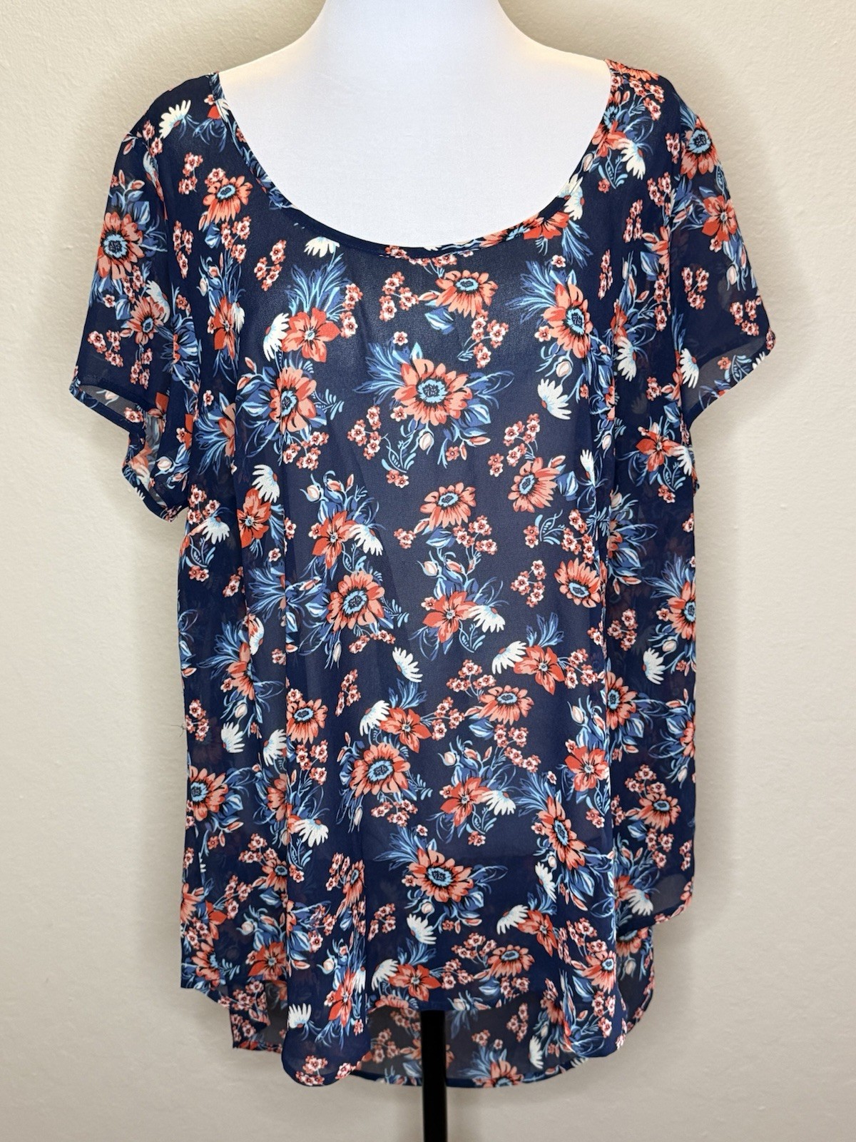 Torrid Woman’s Top Red Daisy Blue Floral Open Back Swoop Size 1