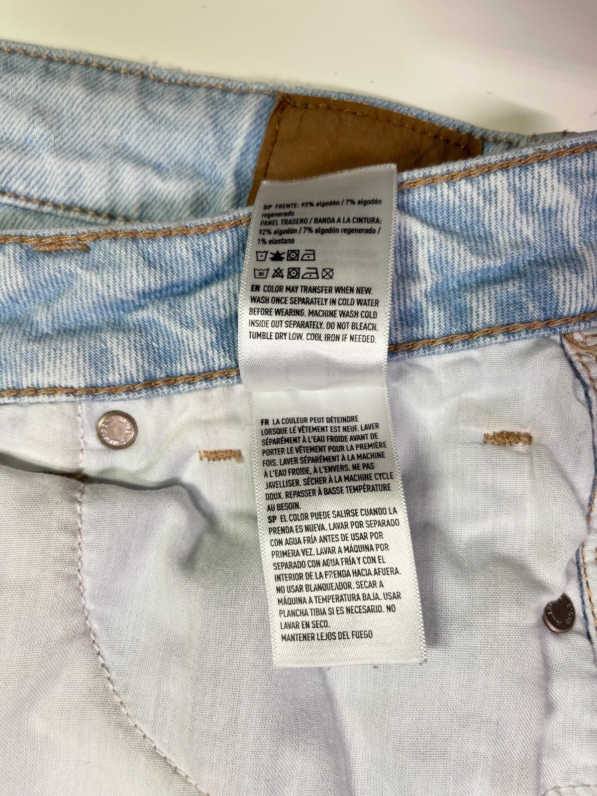 American Eagle Size 2 Strigid Mom Jeans Distressed Light Wash