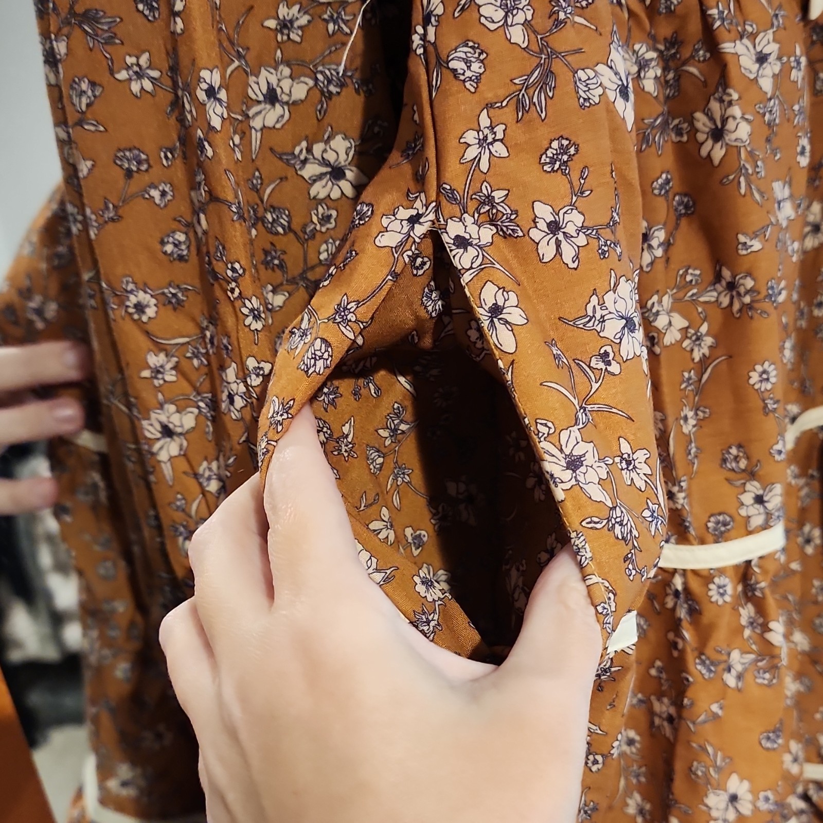 Polygram Women’s Size M Brown/White Floral Round Neck Long Sleeve Tie Knee Dress