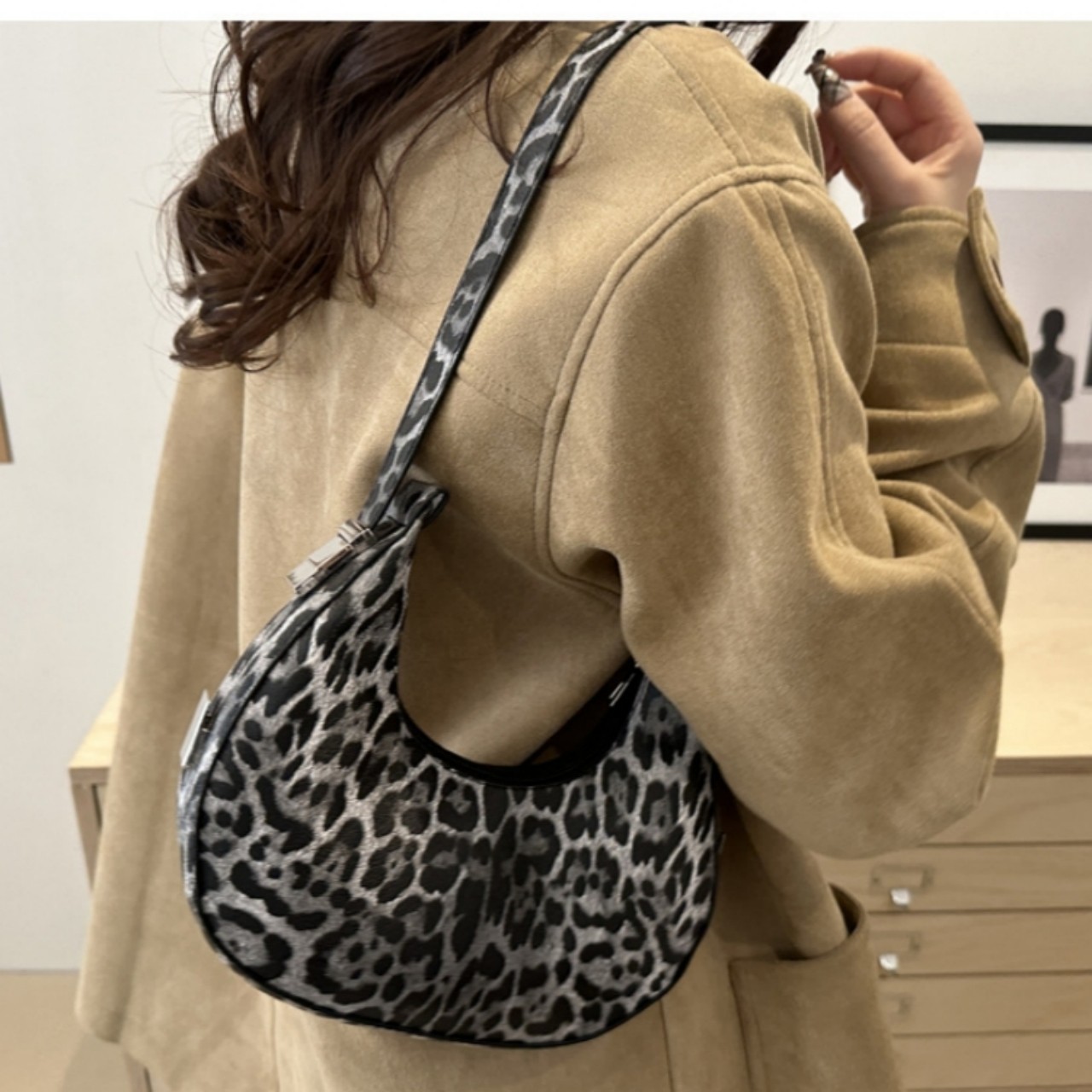 Trendy PU Leather Leopard Pattern Zip Crescent Hobo Bag Underarm Shoulder Purse