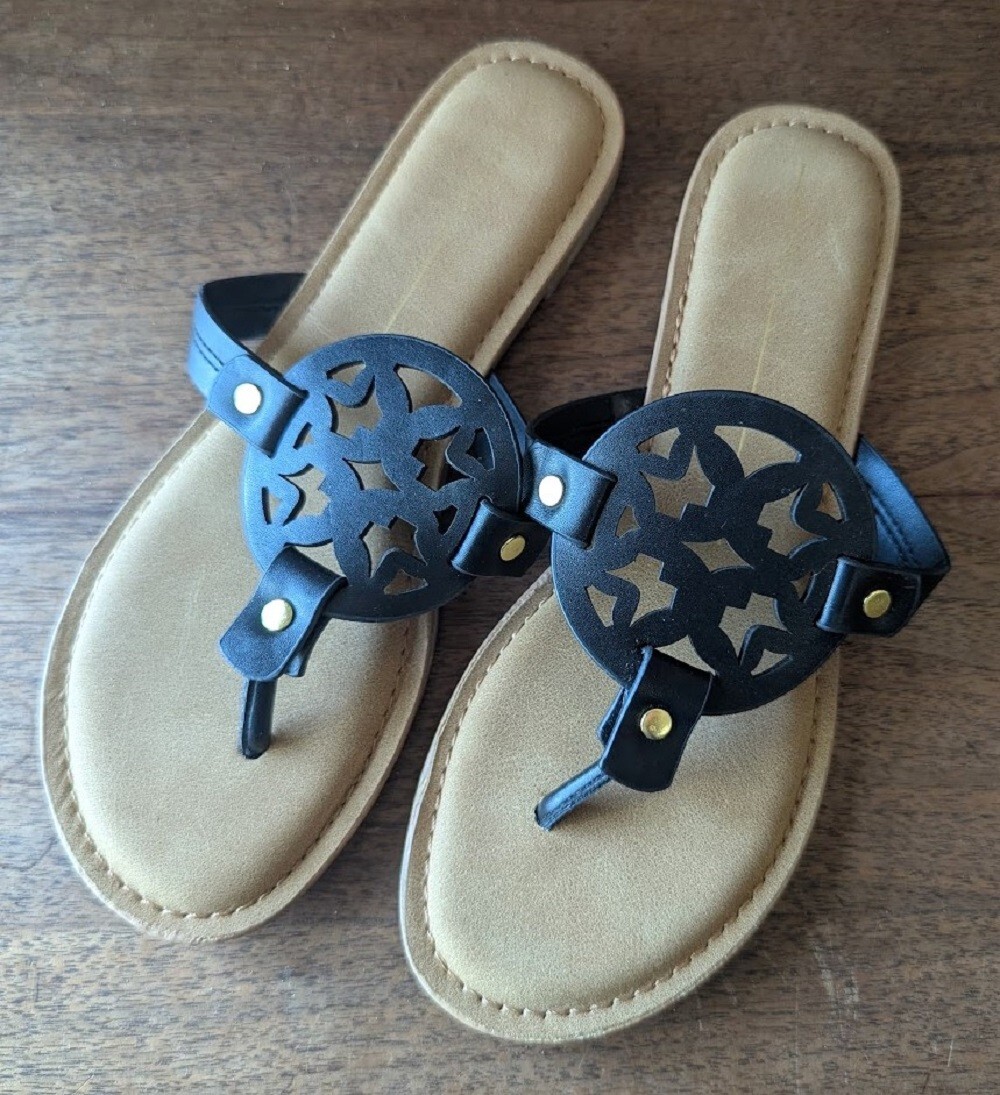 Report Genie Sandals, Man-Made Materials, Black, Thong Style, Size 7 M, GUC