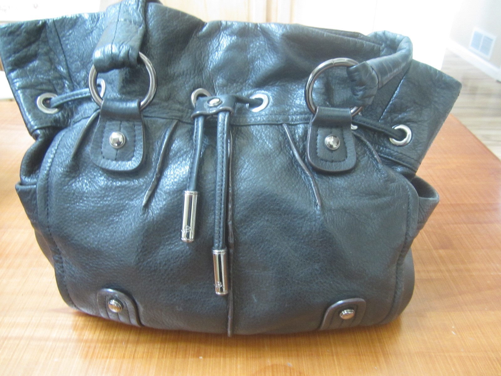 B Makowsky Black Leathe Handbag EUC