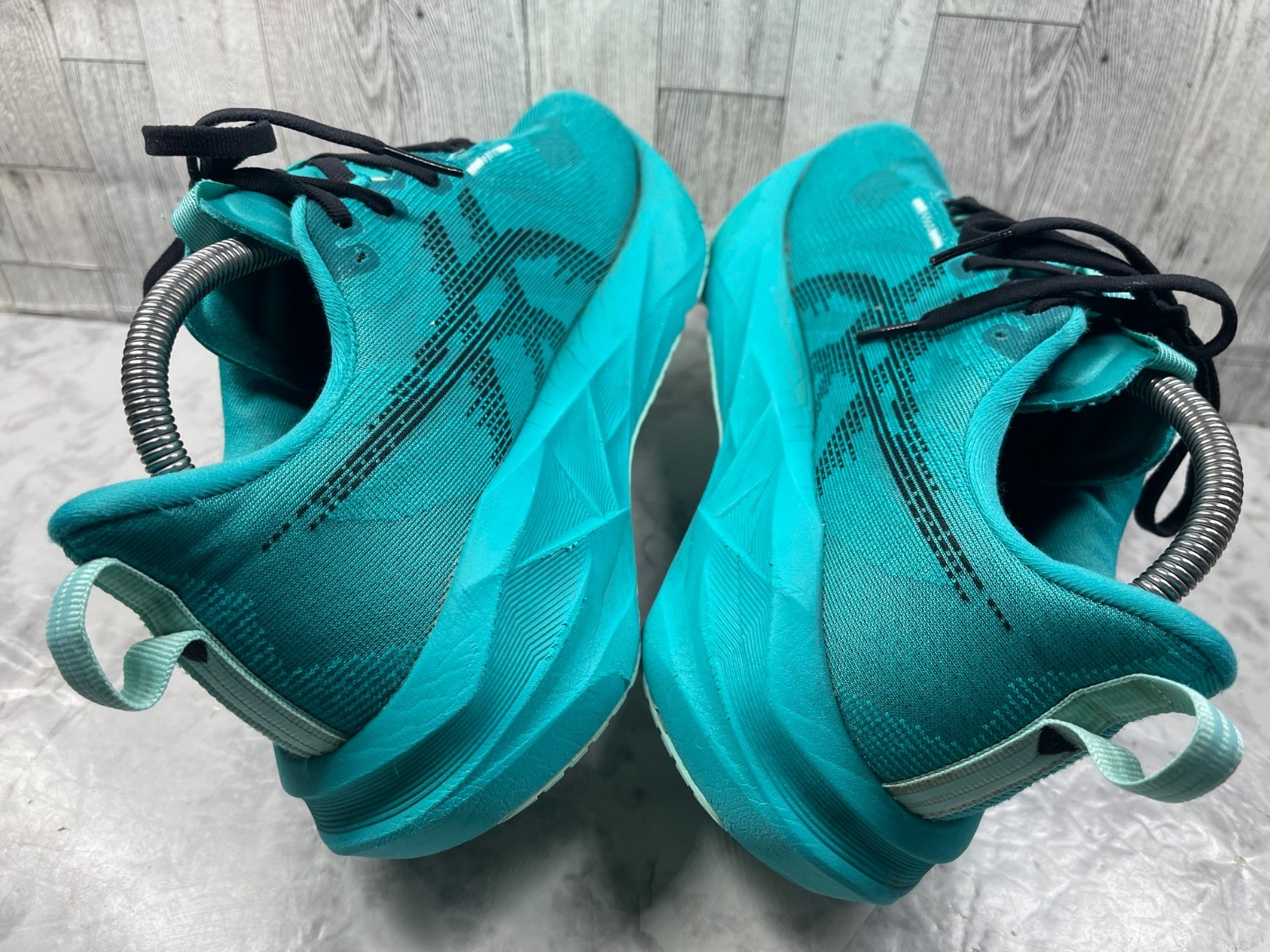 Asics Novoblast 5 Sneakers Men 8M Running Shoes Green Athletic Trainers