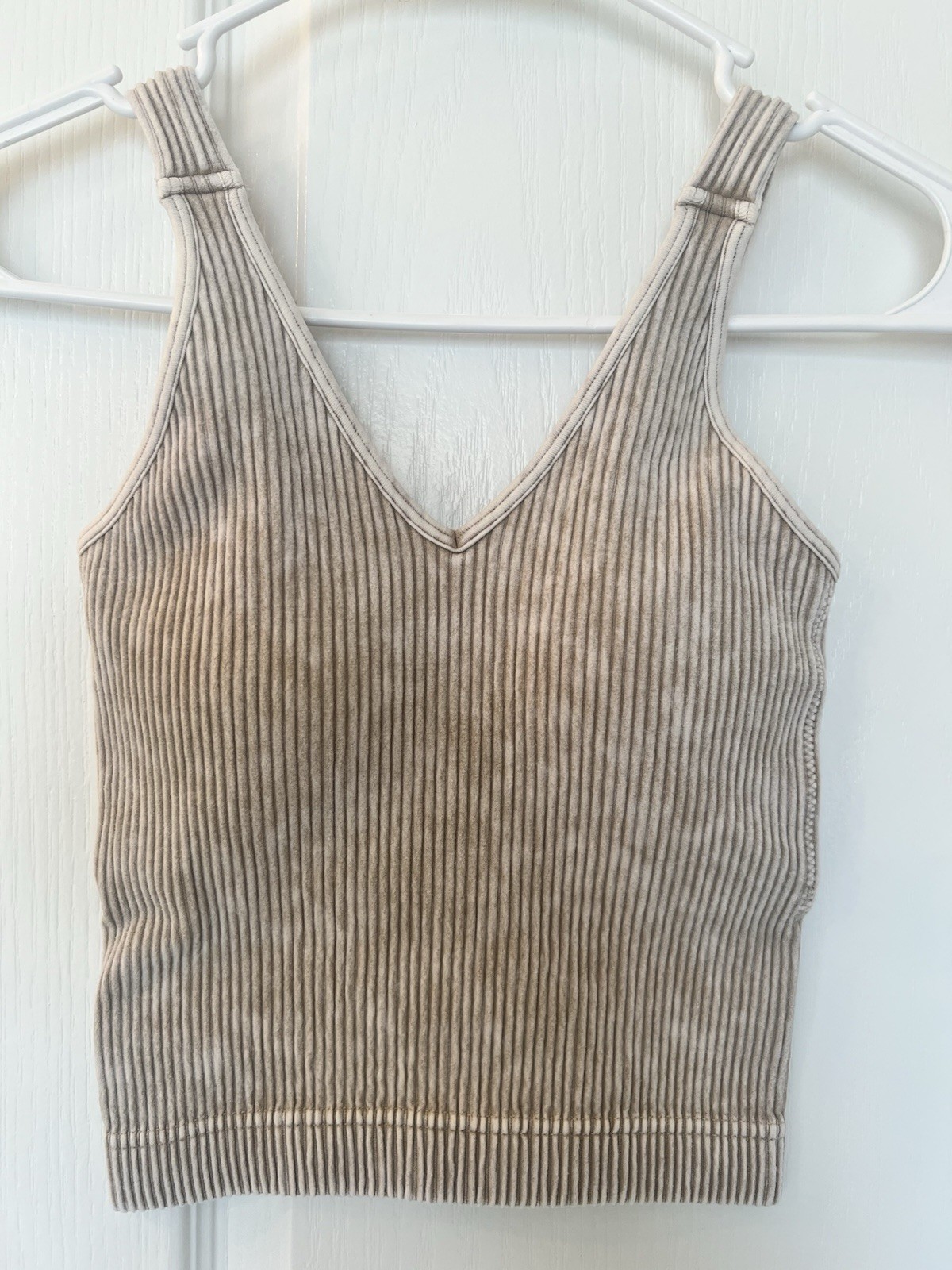 Zenana Beige Ribbed Knit V-Neck Wide Strap Tank Top L/XL w/Built in Bra