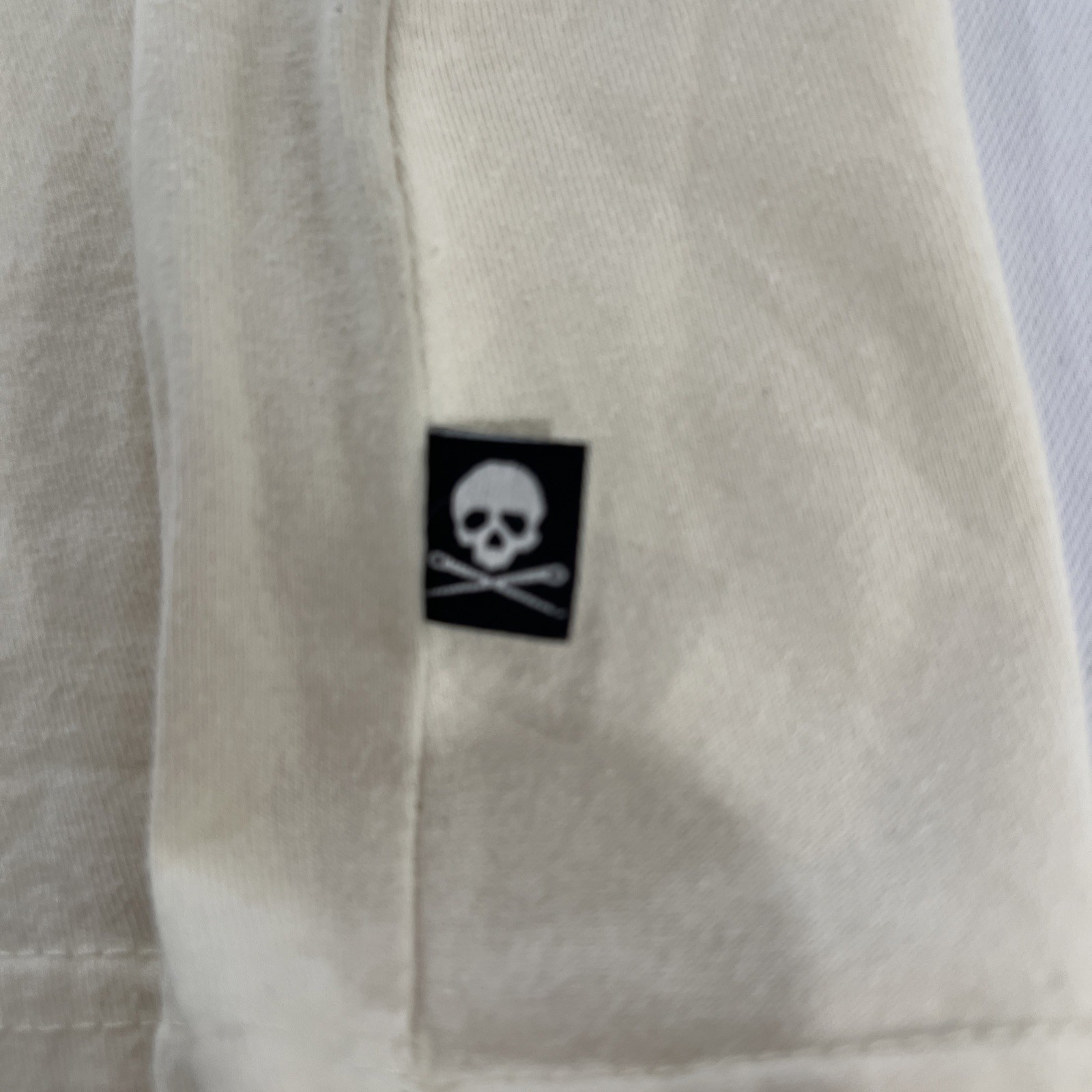 Marc Ecko Cut & Sew Graphic T Shirt Men’s 3XL Ivory Money Bottles Skull Tee