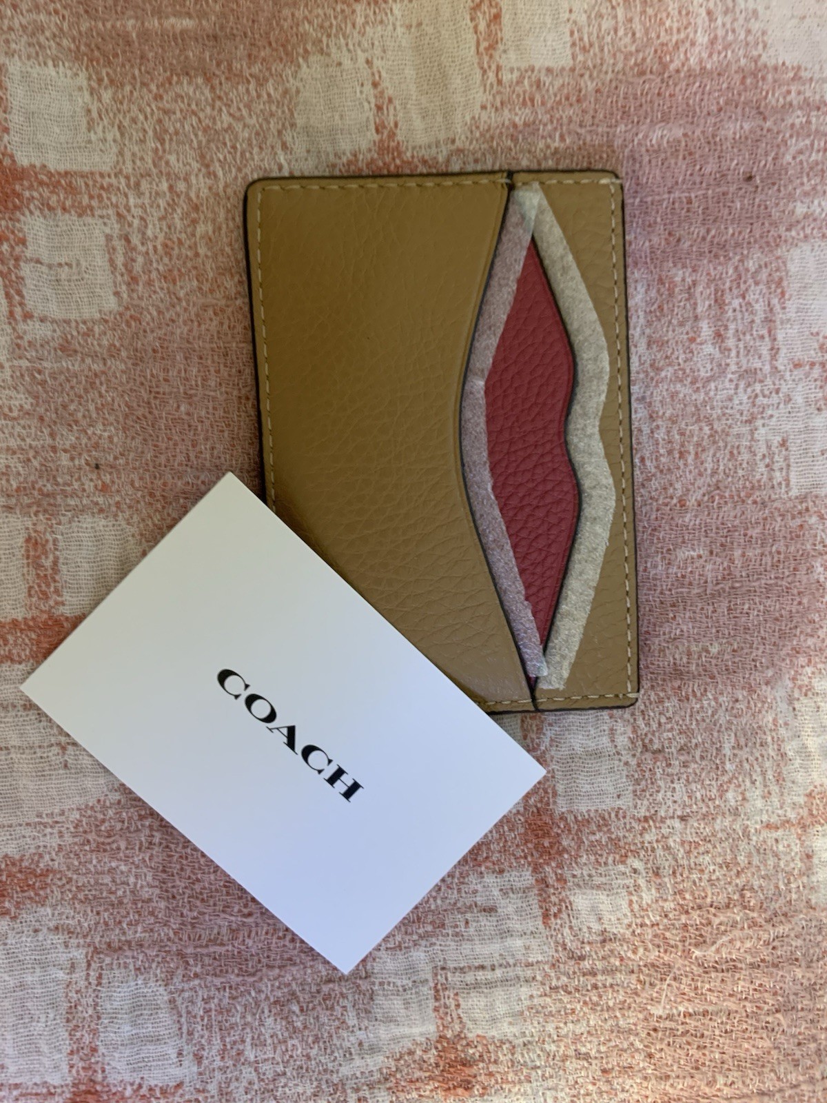 Limited Edition Find Coach Lips Card Case Holder Red Tan Pink Beige Logo Womens