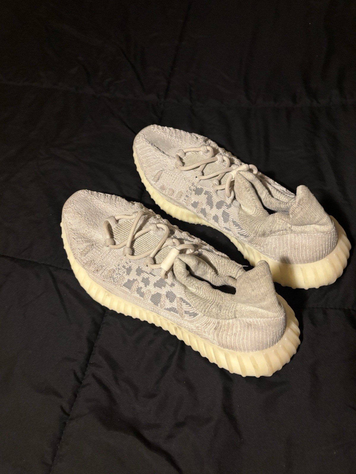 adidas Yeezy Boost 350 V2 Men’s Beige Low Top Lace-Up Boost Rubber Sole