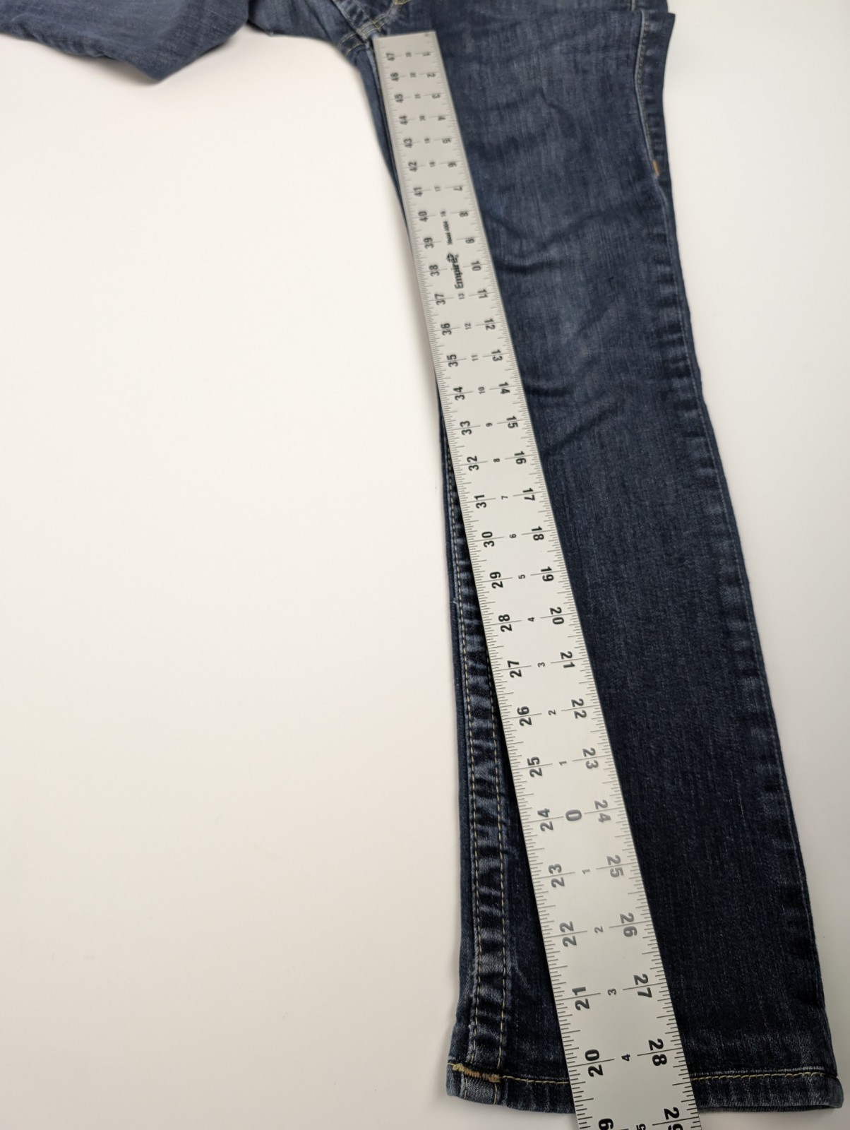 True Religion Jeans 28 Made in USA Straight Leg Stretch Denim 98% Cotton 2%…