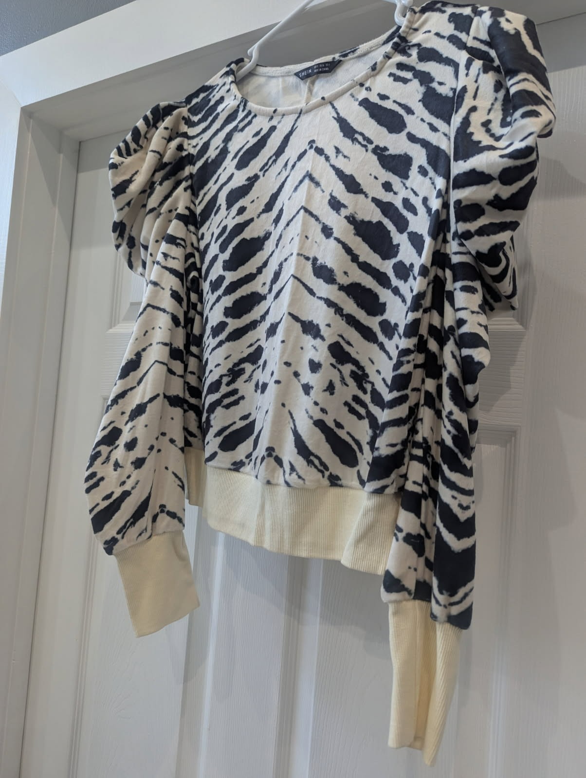 SHEIN Zebra Print Puff Sleeve Sweatshirt Size Small