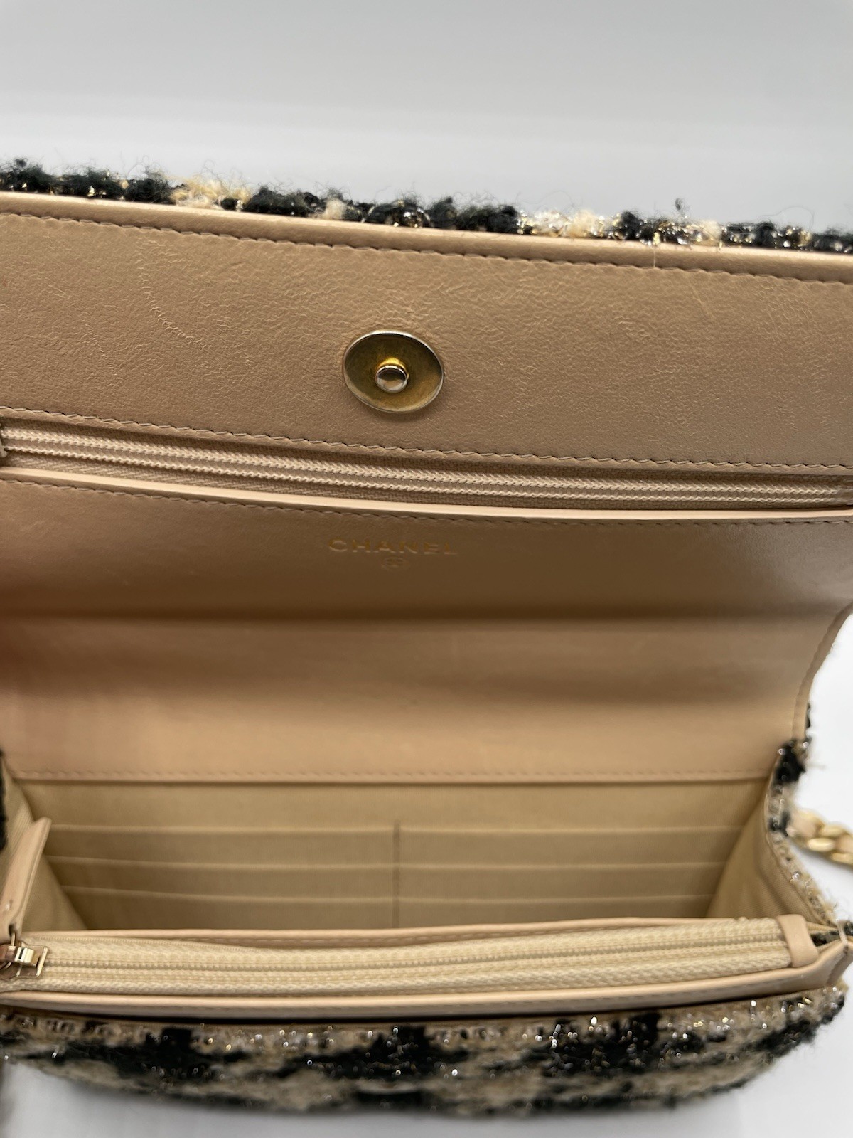 Rare Chanel 19 wallet on chain limited edition in beige and black Tweed