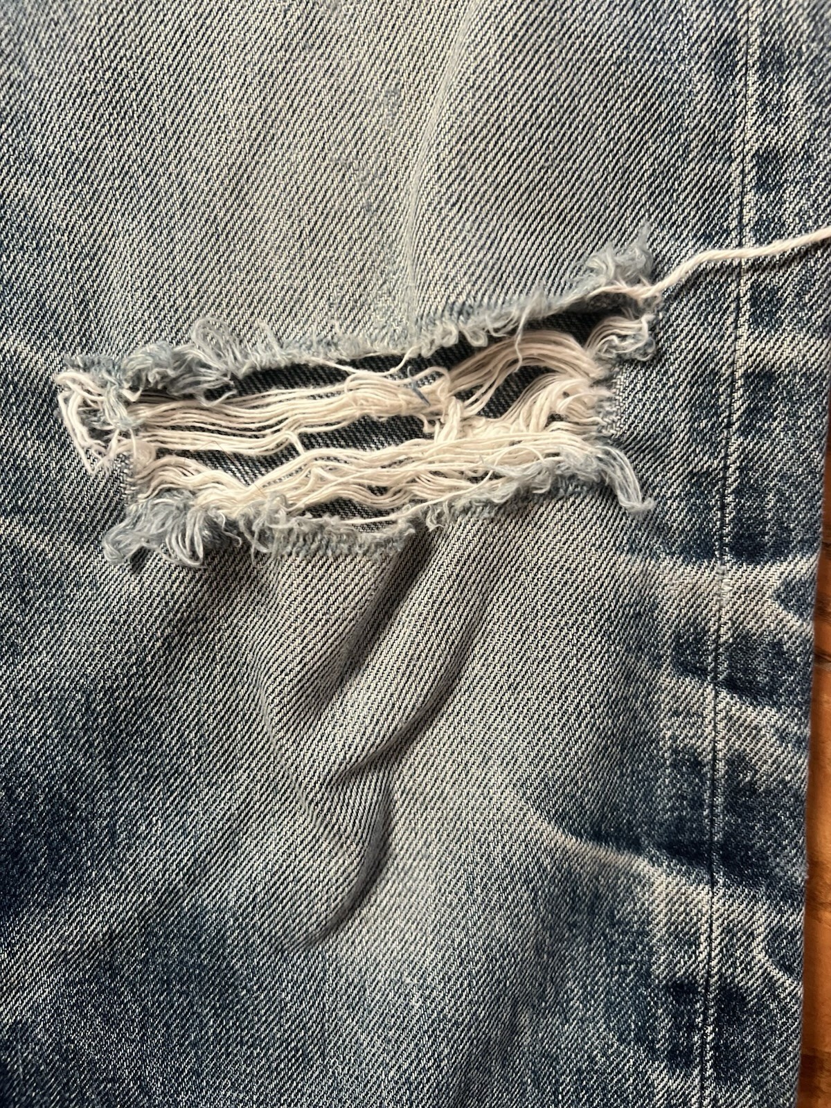 A.P.C. Men’s Straight Fit Medium Wash Blue Denim Jeans Distressed Size 30