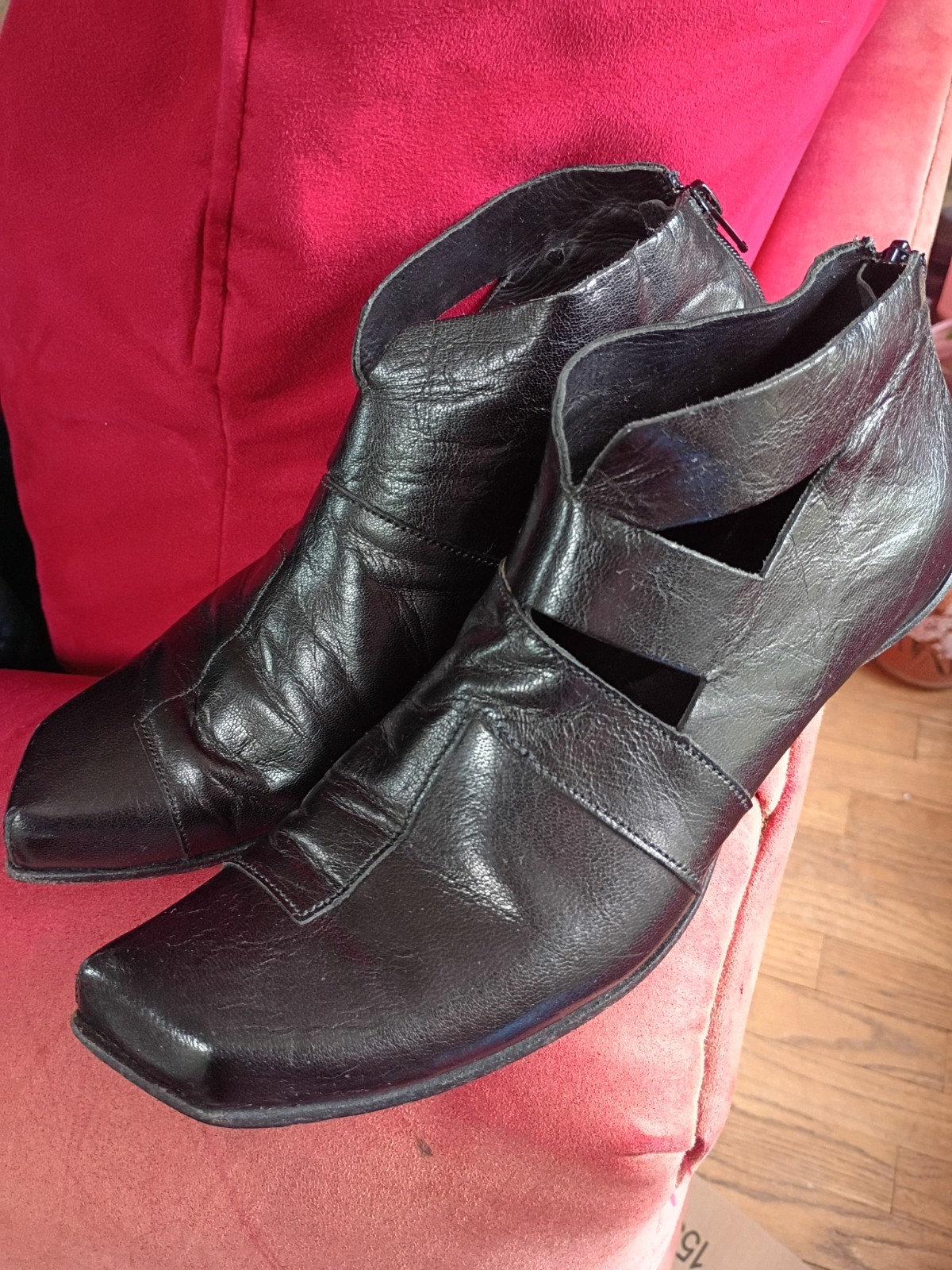 Cydwoq Black Vintage Handmade Leather Sandals