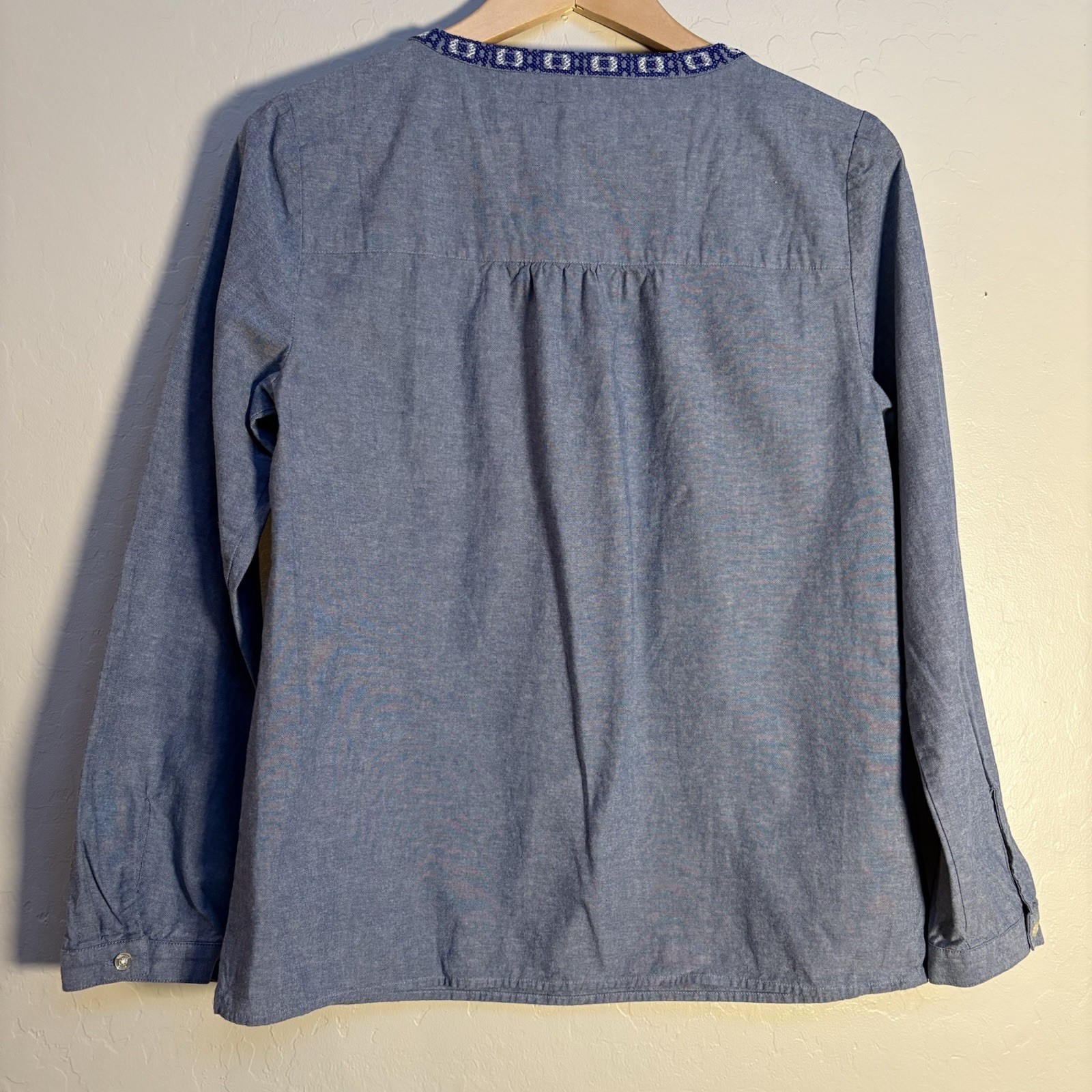 Vineyard Vines Women’s Chambray Embroidered V-neck Long Sleeve Top Size S