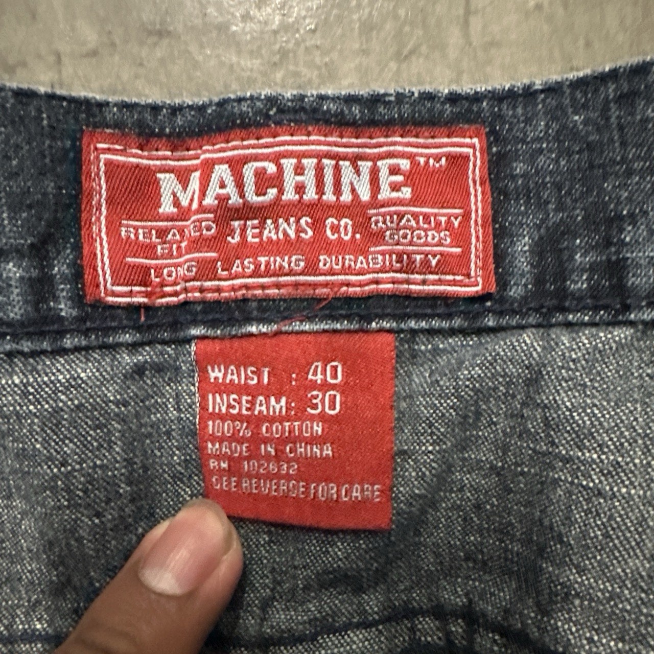 Machine Men’s Medium Wash Blue Denim Relaxed Jeans Camo 5-Pocket Button Logo