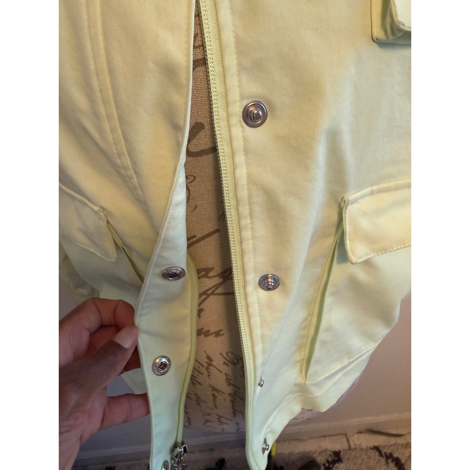 Nike Women Light Yellow Utility Jacket Button Snap Zip Pockets Sportswear Size S