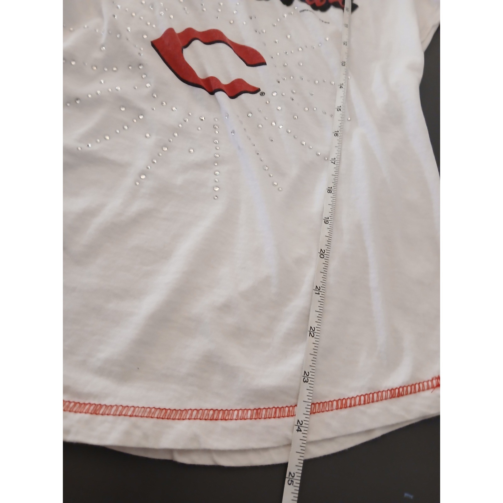 Campus Lifestyle Medium Cincinnati Reds V-Neck Raglan T-Shirt Rhinestone Womens