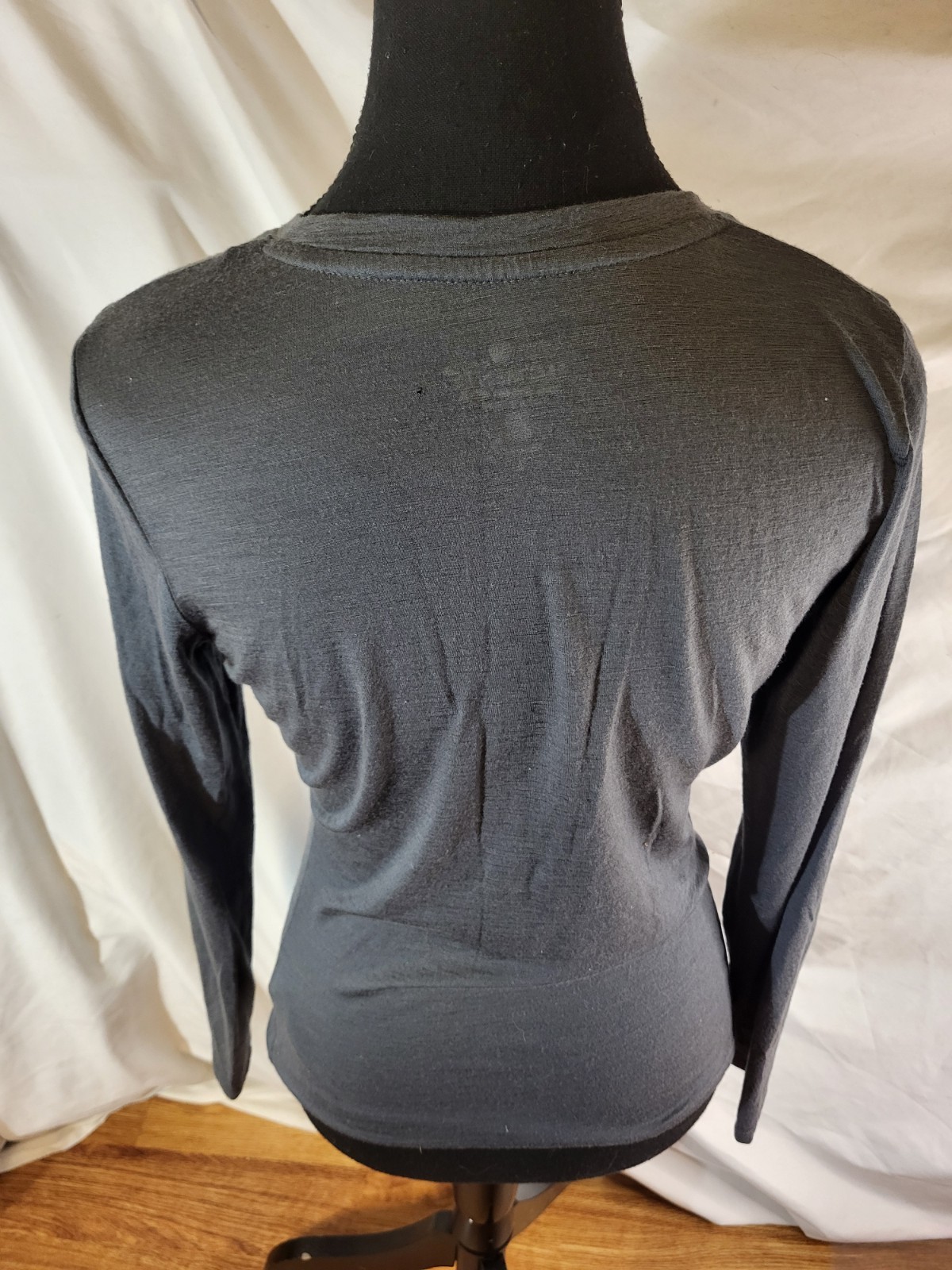 Seg’ments Womans 100% Merino Wool Size Small Long Sleeve Gray Top Flaw