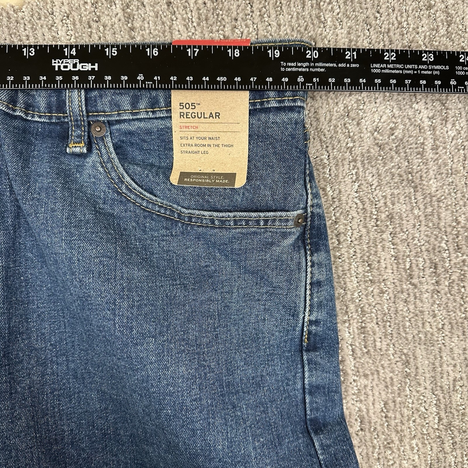NWT LEVI’S 505 Regular Size 40 x 34 Medium Wash Room At Thigh Men Jeans MSRP $69